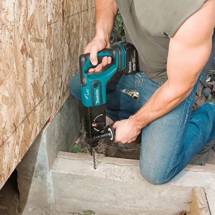 Makita Cordless Rotary Hammer, 3 Operation Modes, 20mm, 18V, 1,100 rpm, 2.8kg DHR202RTJ