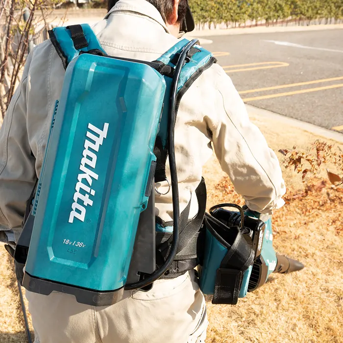 Makita Portable Backpack Battery Adapter, Utilizes up to four 18V LXT batteries, 1.6kg PDC01