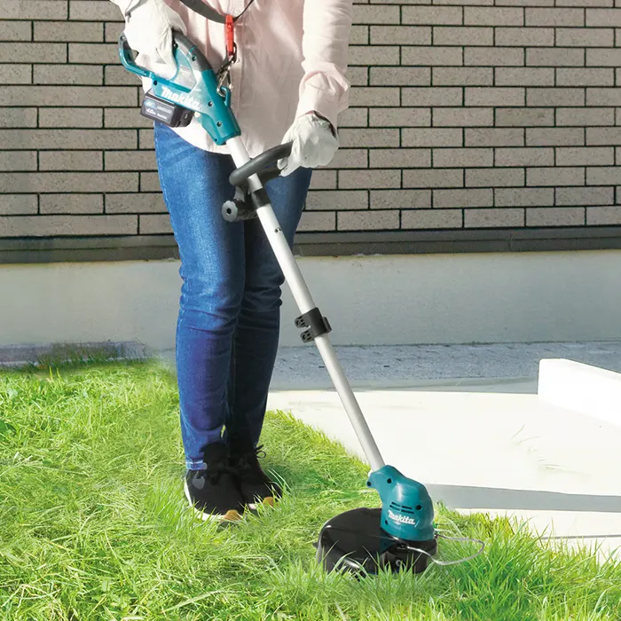 Makita Grass Line Trimmer, 12V, 9000rpm, Cutting Width 260 mm, 2.3kg UR100DWME