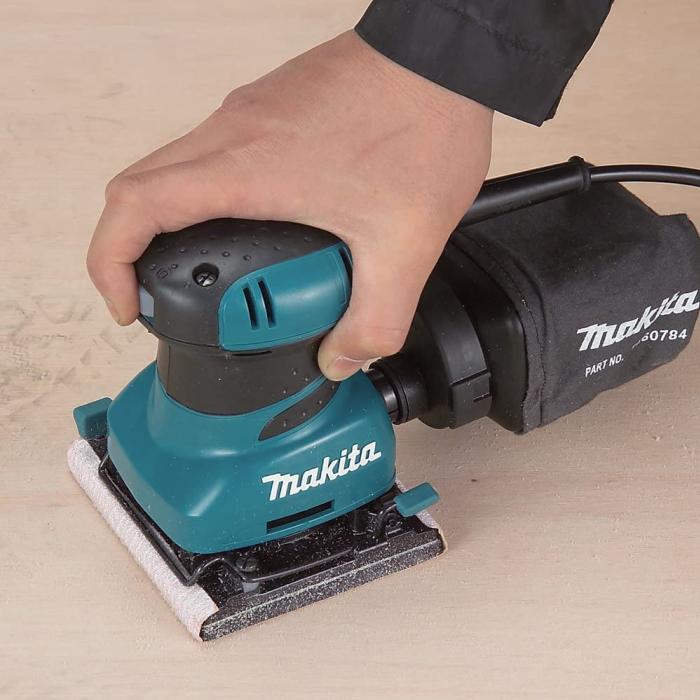 Makita Sander Machine for wood, Size 112mm x 102mm, 200W, 14000opm, 1.1kg BO4556
