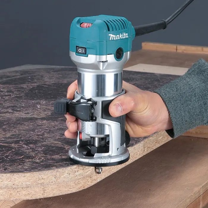 Makita Small Router For Woodworking, Size 6mm & 8mm, 530W, 1.8kg RT0700C