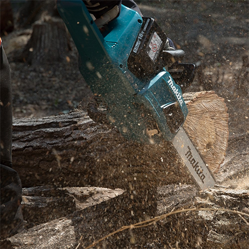 منشار حطب بطارية ، يعمل ببطاريتين 18 فولت، قاعدة جنزير 16 بوصة، طول القطع 370 مم، 5.5 كجم