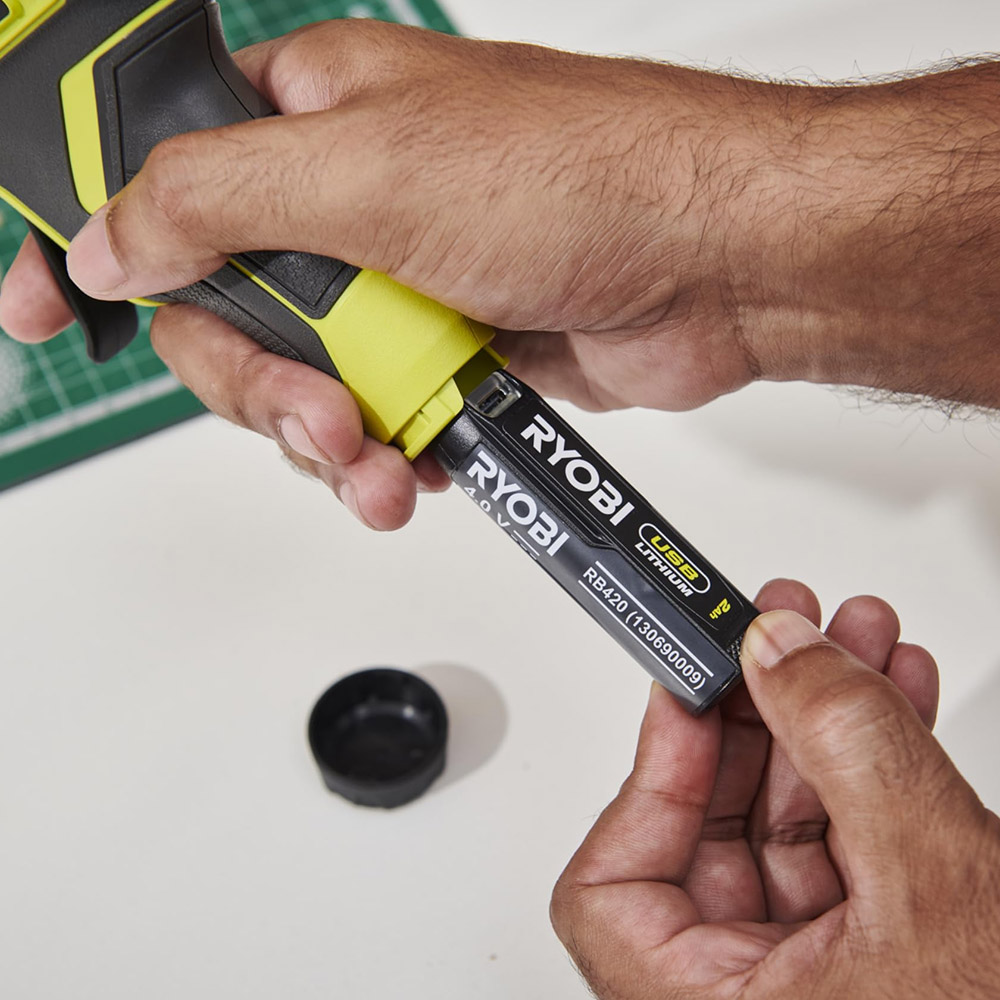 Ryobi Cordless Glue Gun 4V, 170°C, 11 mm Stick, USB-C Rechargeable, 0.24 kg RGLU4-0