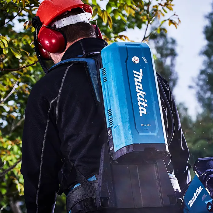 Makita Portable Backpack Battery Adapter, Utilizes up to four 18V LXT batteries, 1.6kg PDC01