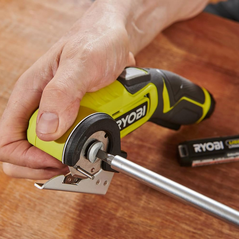 Ryobi Cordless Electric Scissors 4V, For cardboard, fabric, leather, carpets, and plastics, 0.27 kg RCT4-0