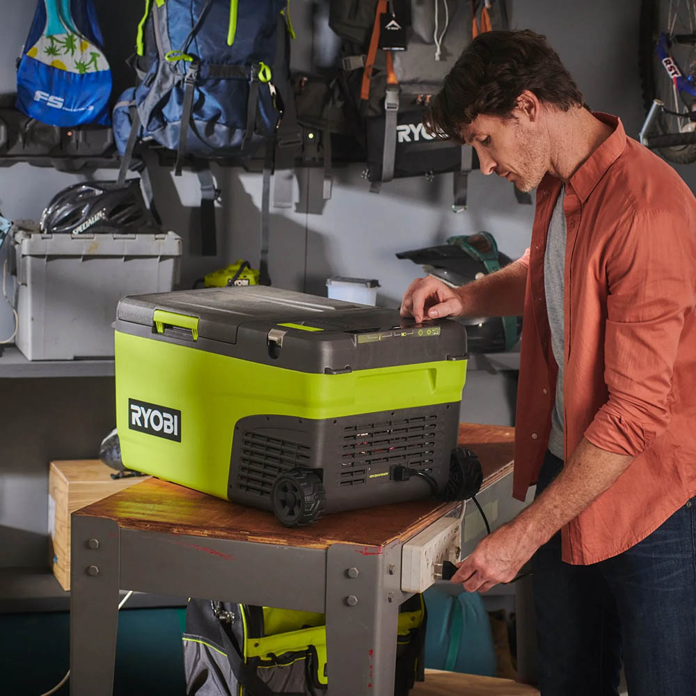 Ryobi Cordless Powered Cooler 18V, 23L Capacity, -20°C to 20°C Cooling and Freezing RY18CB23A-0
