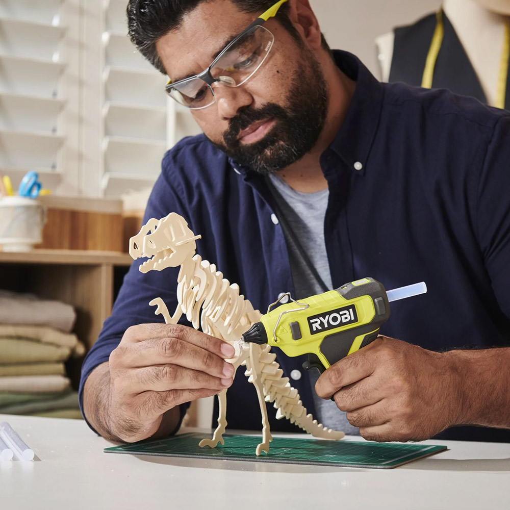 Ryobi Cordless Glue Gun 4V, 170°C, 11 mm Stick, USB-C Rechargeable, 0.24 kg RGLU4-0