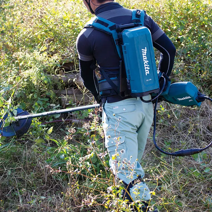 Makita Cordless Brushless  Hand Grass Trimmer, 36V, 0 ~ 7000rpm, 4.9kg UR201CZ