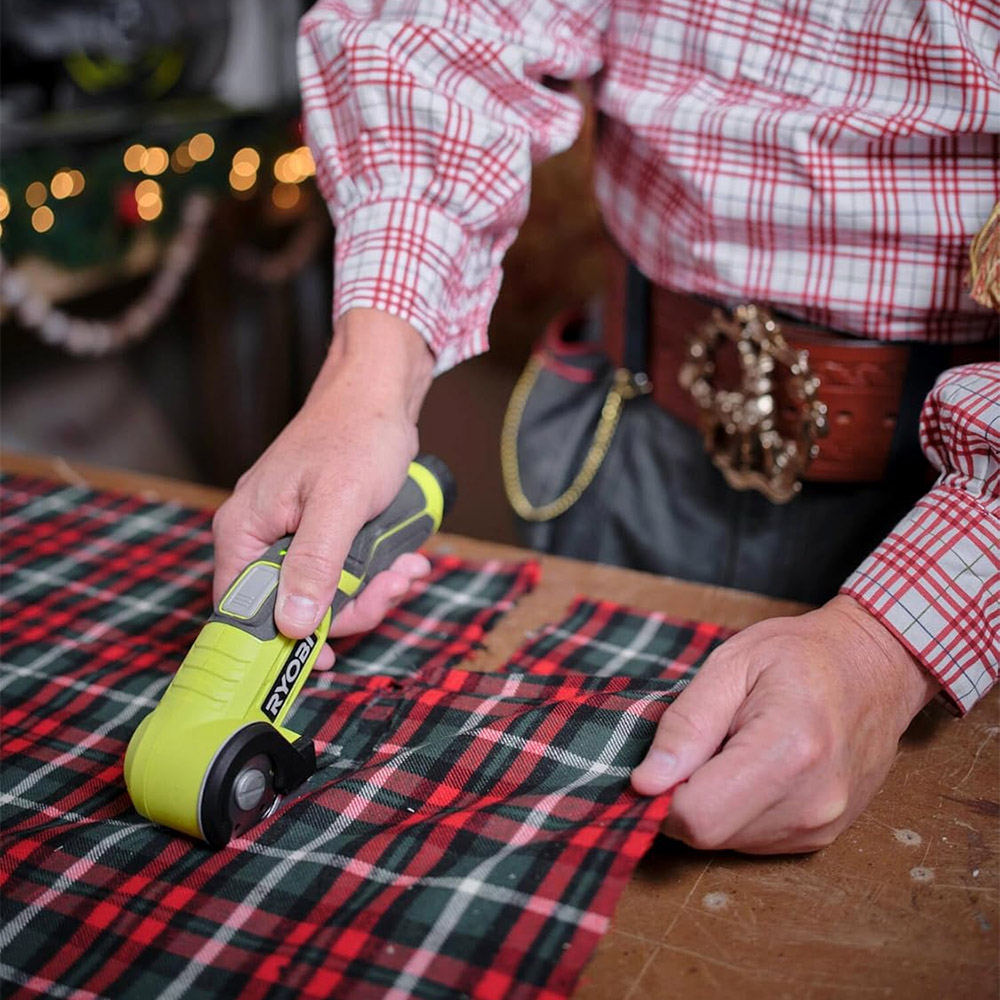 Ryobi Cordless Electric Scissors 4V, For cardboard, fabric, leather, carpets, and plastics, 0.27 kg RCT4-0