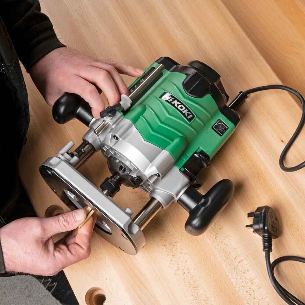 Hikoki Plunge Router 2000W, 65mm Depth, Variable Speed, Soft Start, 12mm Collet, 5.3 kg M12VEUTZ