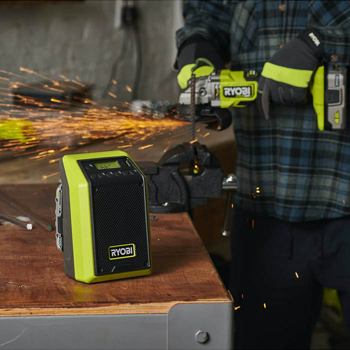 Ryobi Cordless Bluetooth Radio, Charge Smartphones,18V, 10W, 1.43kg RR18-0