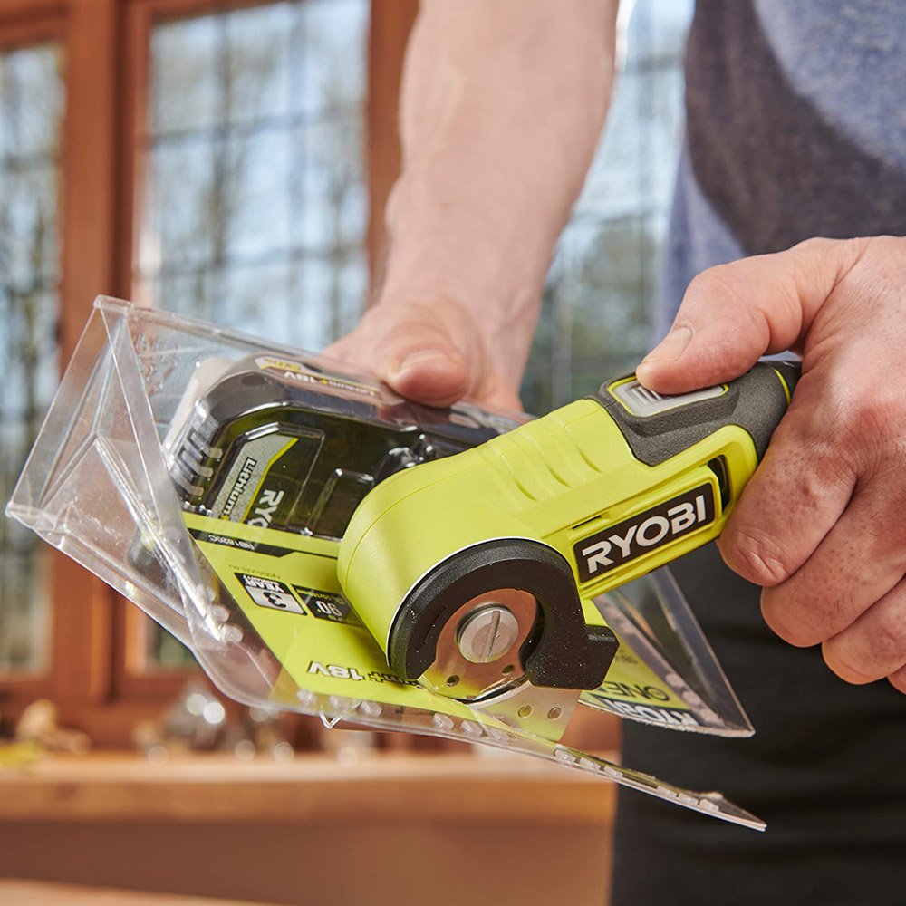 Ryobi Cordless Electric Scissors 4V, For cardboard, fabric, leather, carpets, and plastics, 0.27 kg RCT4-0