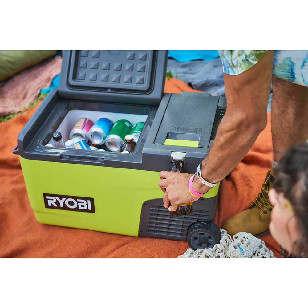 Ryobi Cordless Powered Cooler 18V, 23L Capacity, -20°C to 20°C Cooling and Freezing RY18CB23A-0