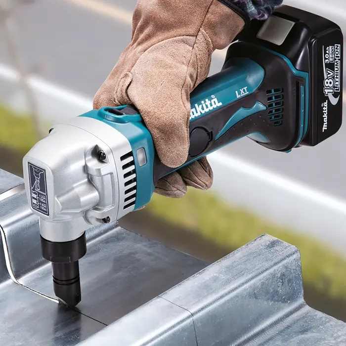 Makita Cordless Nibbler Machine, 18V, Maximum Cutting Thickness 1.6mm, 1900spm, 2.3kg DJN161RFE
