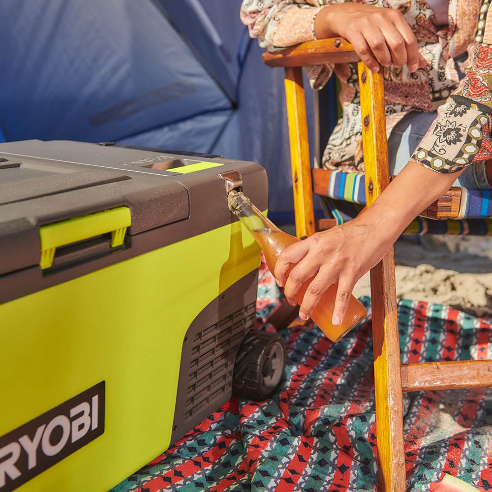 Ryobi Cordless Powered Cooler 18V, 23L Capacity, -20°C to 20°C Cooling and Freezing RY18CB23A-0