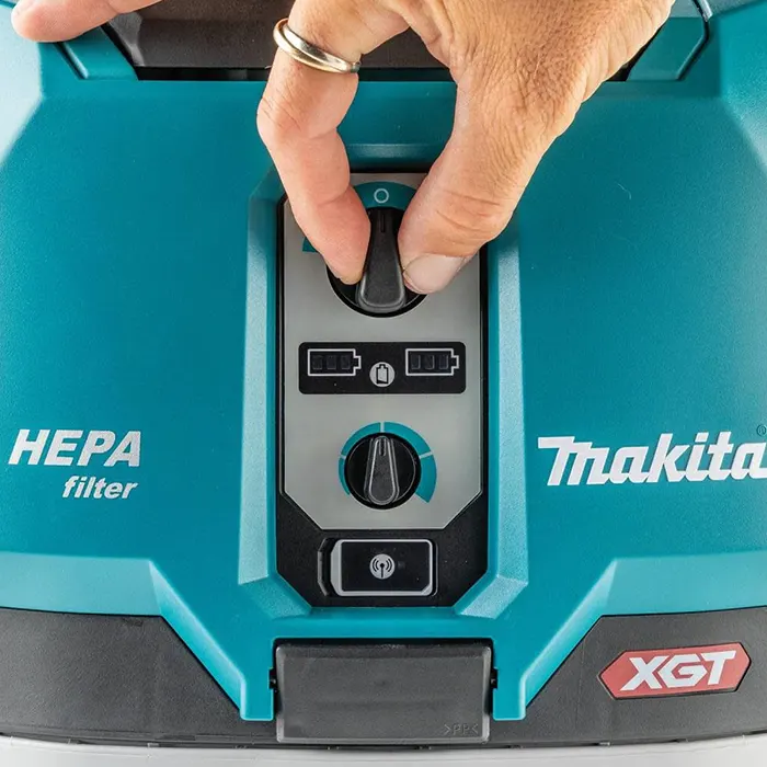 Makita Cordless Brushless Vacuum Cleaner, 40 Volt, Tank 15 Liter, 9.1Kg VC004GLZ03