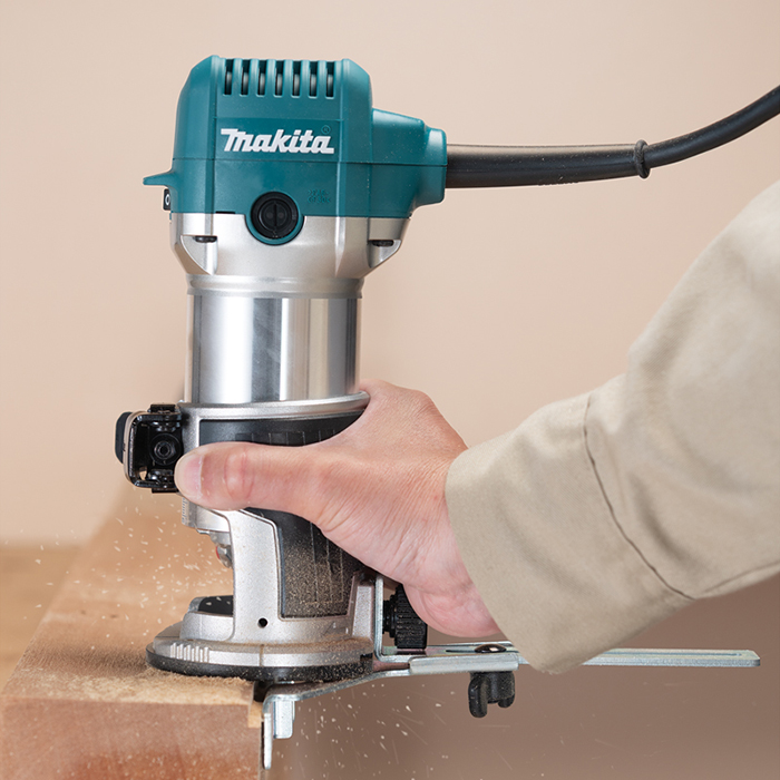 Makita Carpentry Trimmer, 710W, 10,000 – 34,000 rpm, Collet Size 6, 8mm, 2.8 kg RT0702C