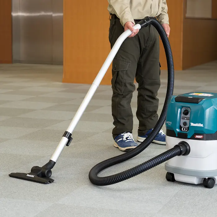 Makita Cordless Brushless Vacuum Cleaner, 40 Volt, Tank 15 Liter, 9.1Kg VC004GLZ03