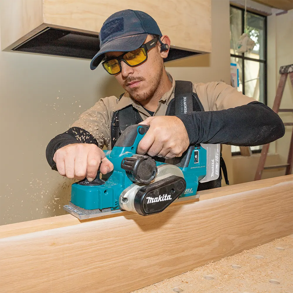 Makita Cordless Woodshop Planer, 18V, Planing Depth 3.0mm, Width 82mm, 3.6kg DKP181RTJ