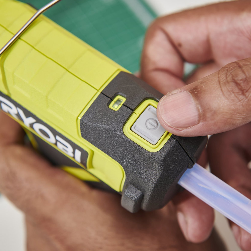 Ryobi Cordless Glue Gun 4V, 170°C, 11 mm Stick, USB-C Rechargeable, 0.24 kg RGLU4-0