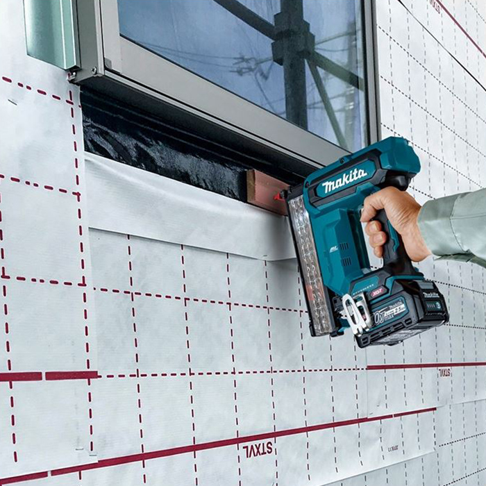 Makita Cordless Nailing Tool, 40V, Nail Length 15mm~40mm, Magazine Capacity 100pcs, 1.9kg FN001GZ