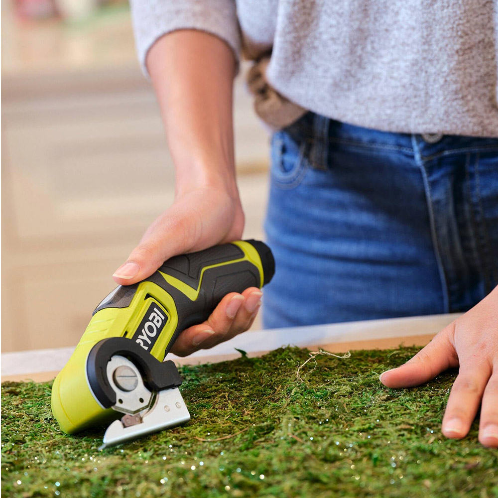 Ryobi Cordless Electric Scissors 4V, For cardboard, fabric, leather, carpets, and plastics, 0.27 kg RCT4-0